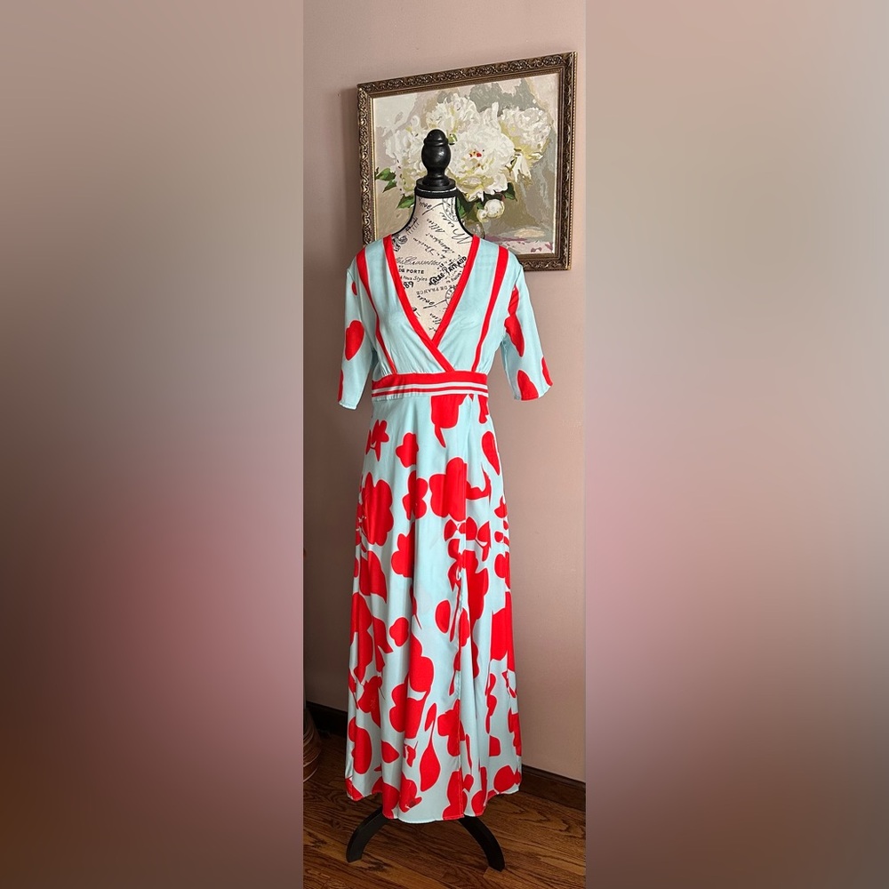 Deep v-neck retro print maxi dress